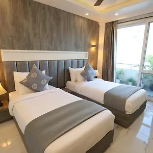Keshav Residency Near Medanta 3*, Gurgaon India